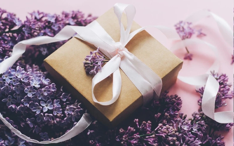 5 Tips To Help Determine How Much To Spend On A Wedding Gift Digital