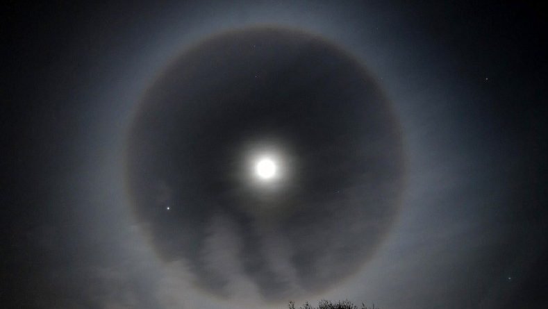 biblical meaning of halo around the moon