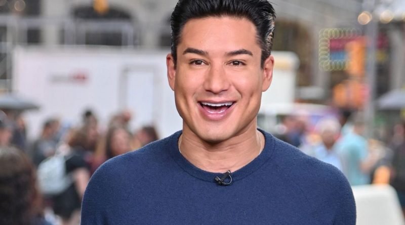 how tall is mario lopez