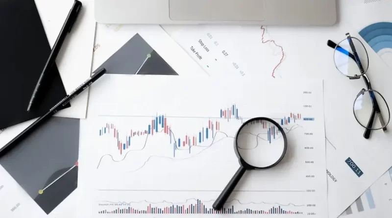 Predicting Price Movements Analyzing Market Behavior in Technology Stocks