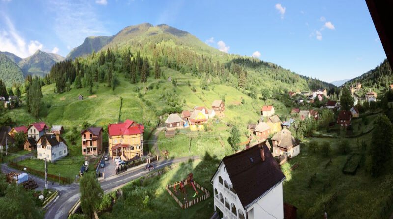 Why Do Small Rural Towns Become Tourist Traps?