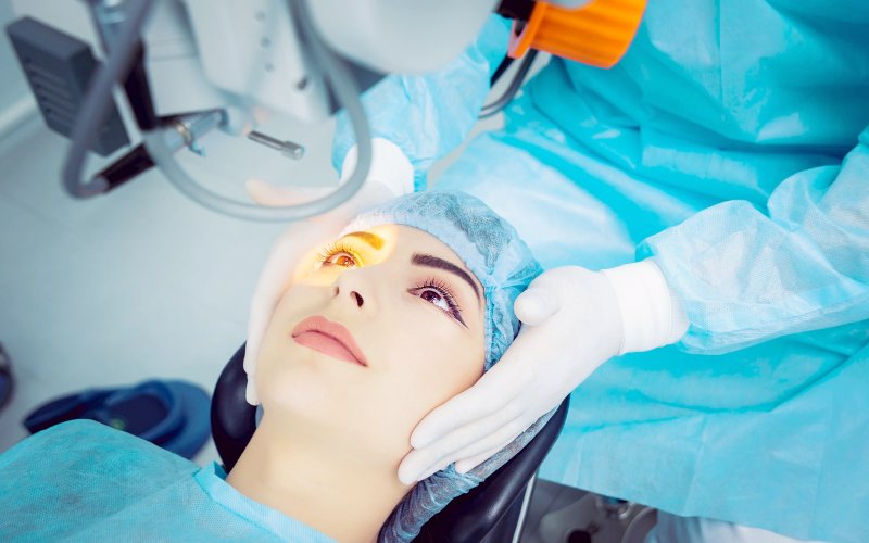 Surgery Look In See The World Clearly Again - Is Cataract Surgery Your Next Step ...