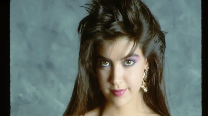 Phoebe Cates: Hollywood’s Timeless Star