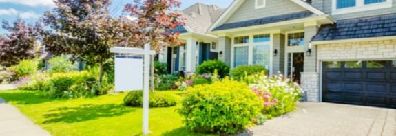 The First Impression: What Homebuyers Actually Notice First About Your Yard in Spring Showings