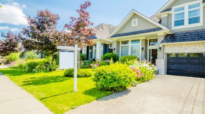 The First Impression: What Homebuyers Actually Notice First About Your Yard in Spring Showings